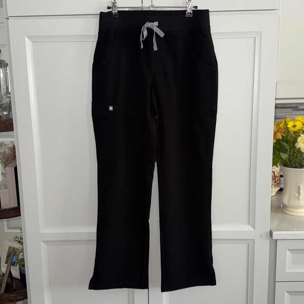 Figs NEW Women's Kade Cargo Scrub Pants in Black with Gray Drawstring Size s/p - Picture 3 of 7